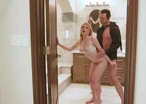 Học thêm bộ môn sinh học với bạn học của nhỏ em kế