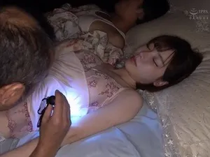 Nữ luật sư định giúp đỡ gã gần nhà sống bẩn nhưng nào ngờ…