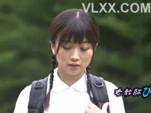 Những chị em tuyệt vời nhất đã uống và bay ba người, quan hệ tình dục bằng nước trái cây trắng